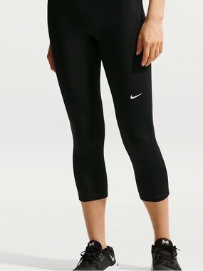 Nike Pro Black Cropped Leggings